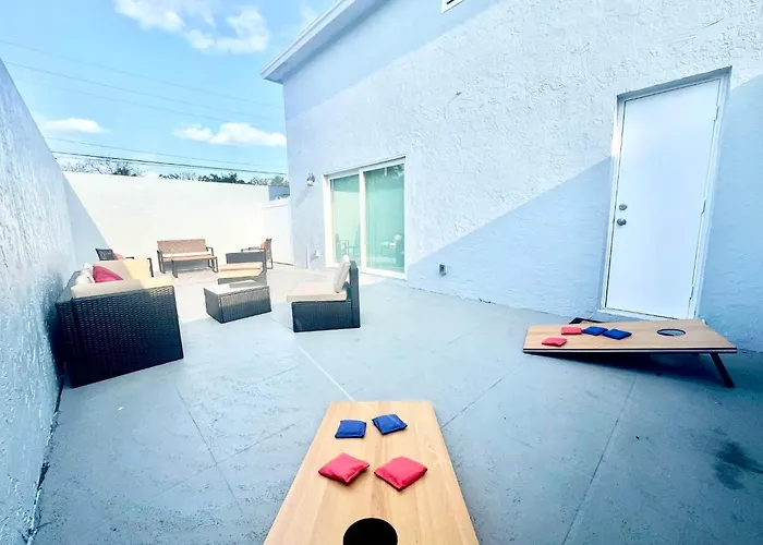 Spacious Convenient 2/2, Perfect For Groups In Wpb