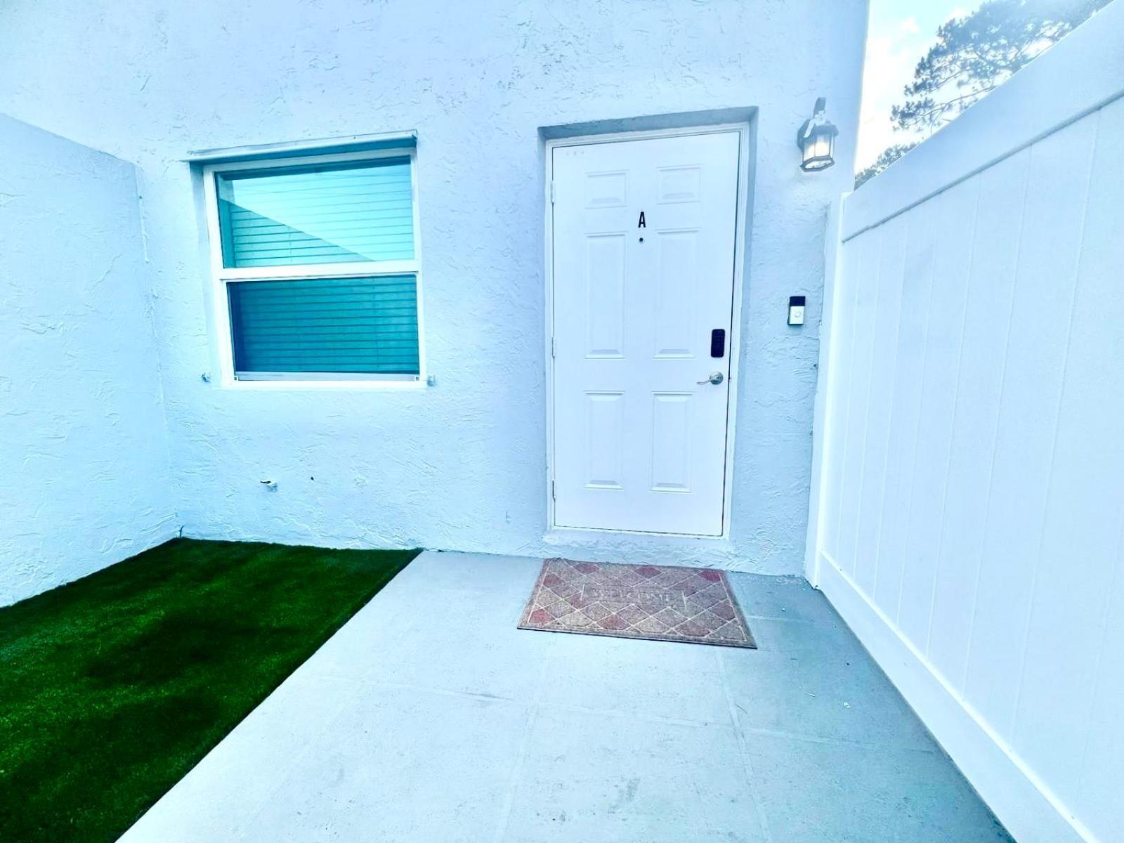 Spacious Convenient 2/2, Perfect For Groups In Wpb West Palm Beach