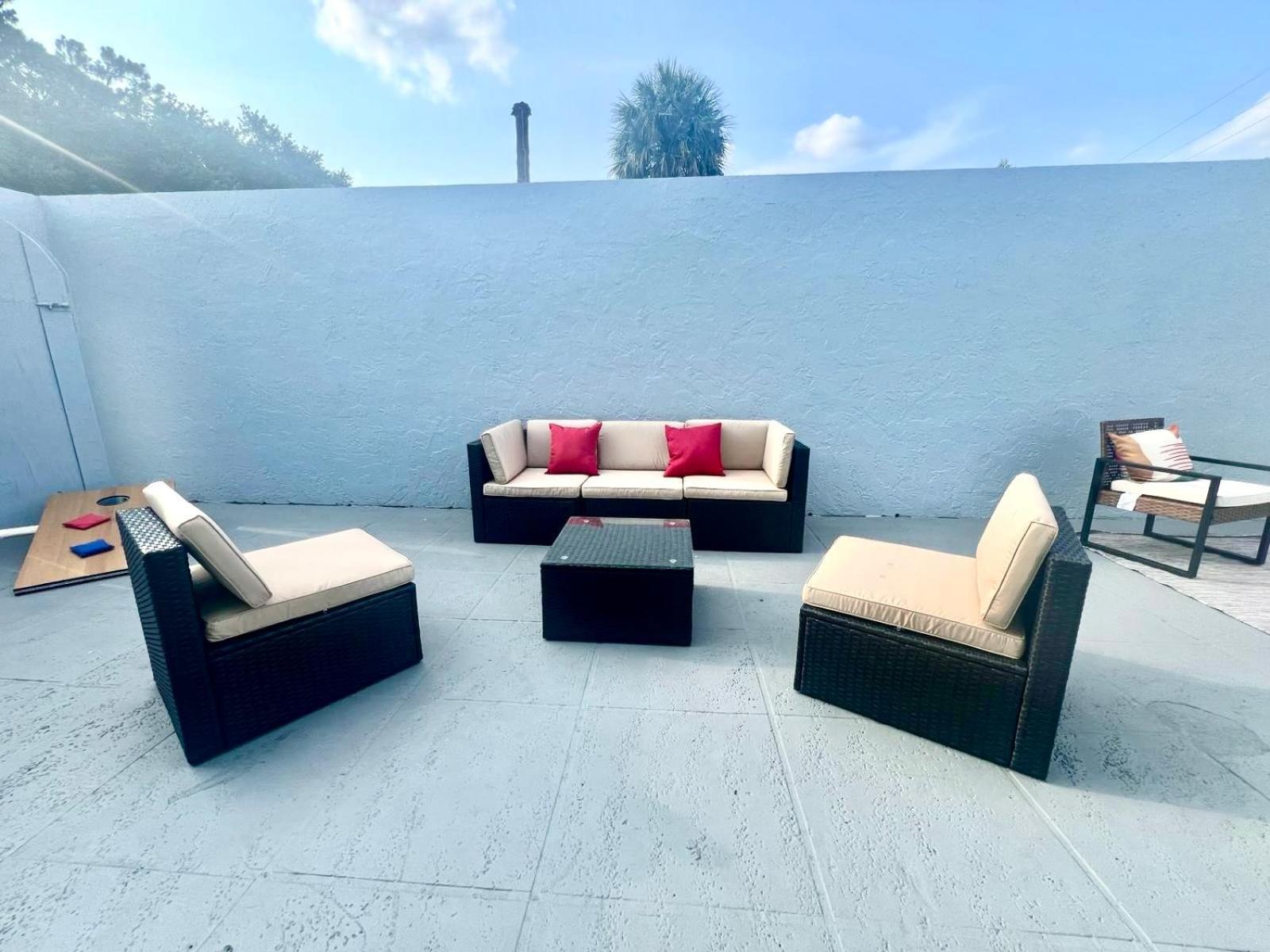 Spacious Convenient 2/2, Perfect For Groups In Wpb