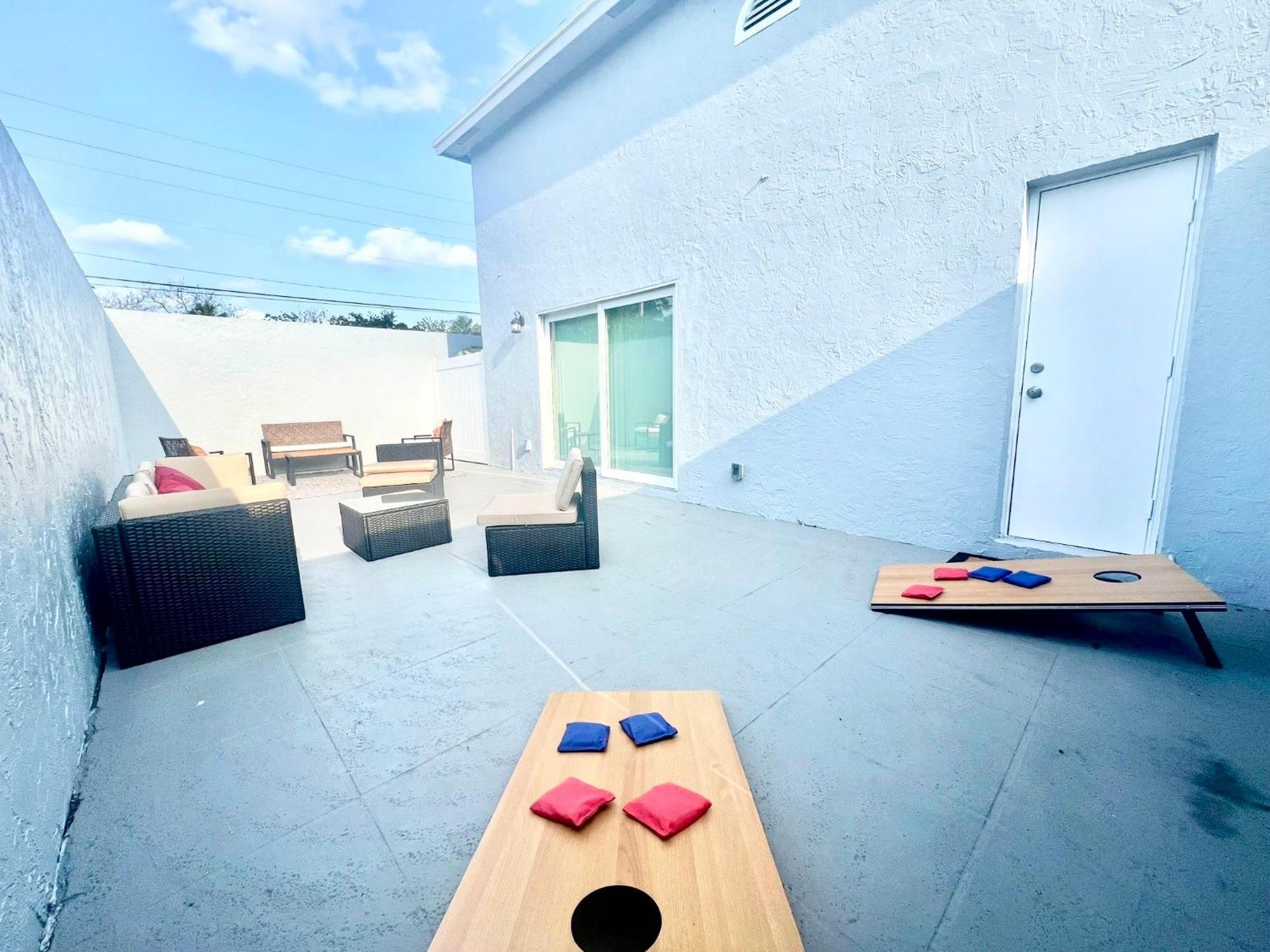Apartment Spacious Convenient 2/2, Perfect For Groups In Wpb *