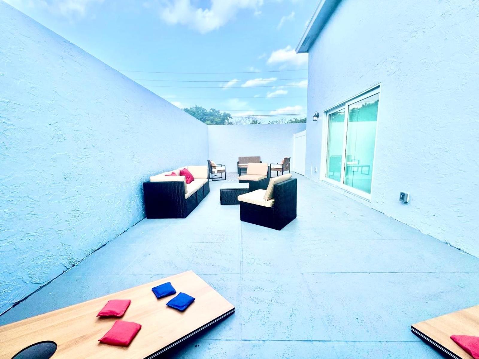 Spacious Convenient 2/2, Perfect For Groups In Wpb Apartment