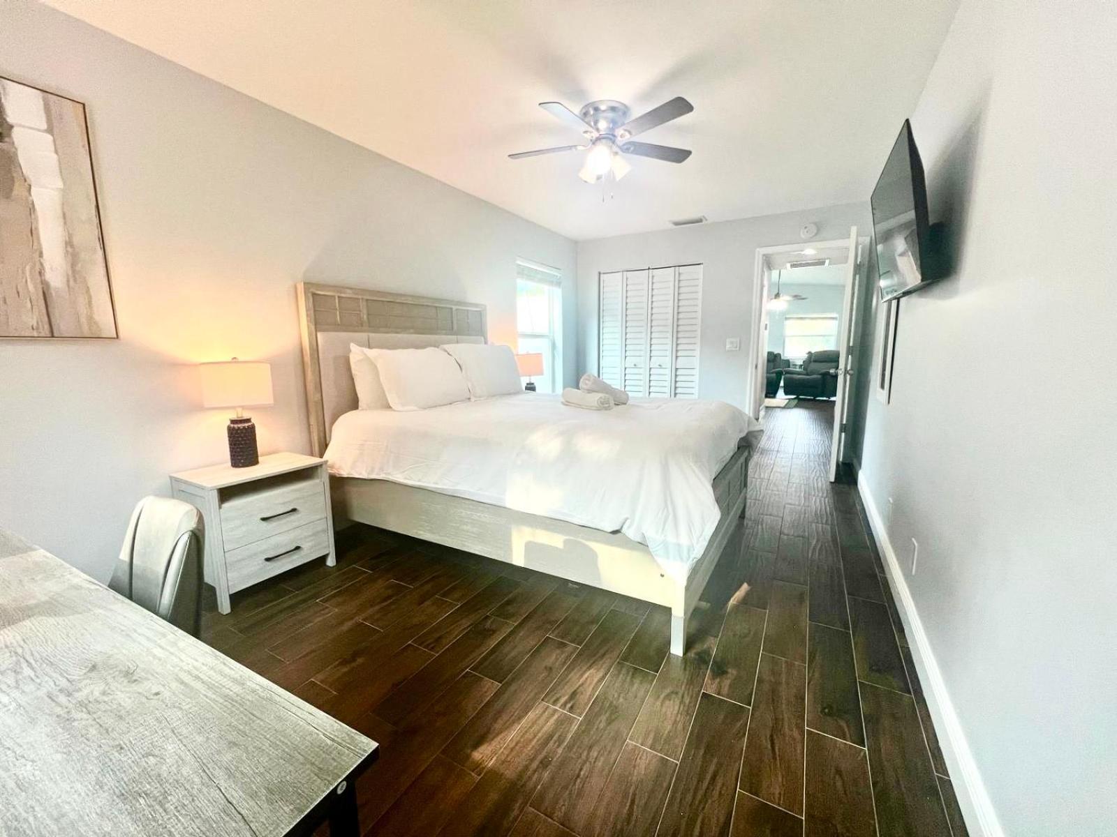 Spacious Convenient 2/2, Perfect For Groups In Wpb Apartment *